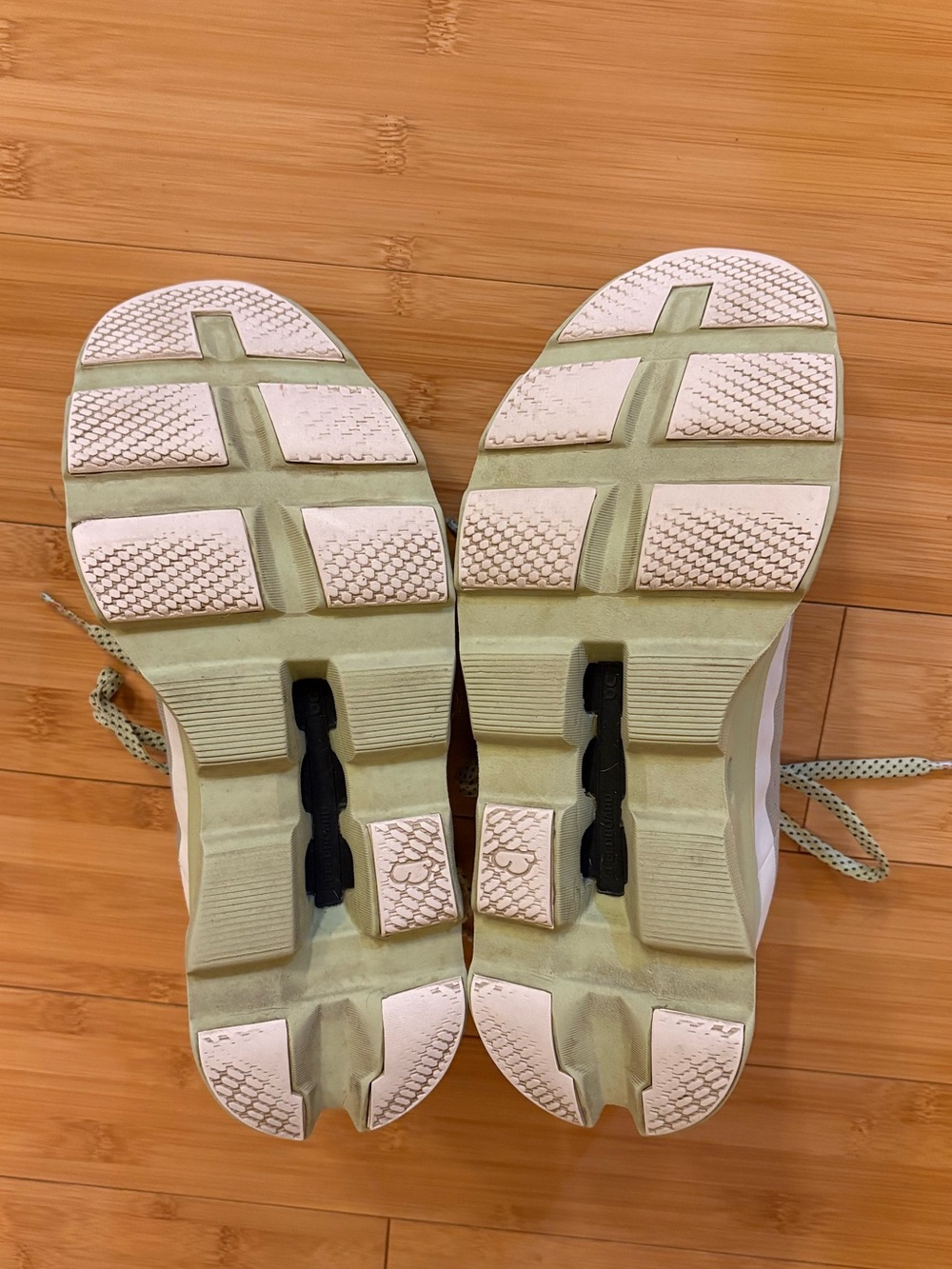 On Running Women’s Cloudmonster Shoes- Size 8.5 - Picture 5 of 9